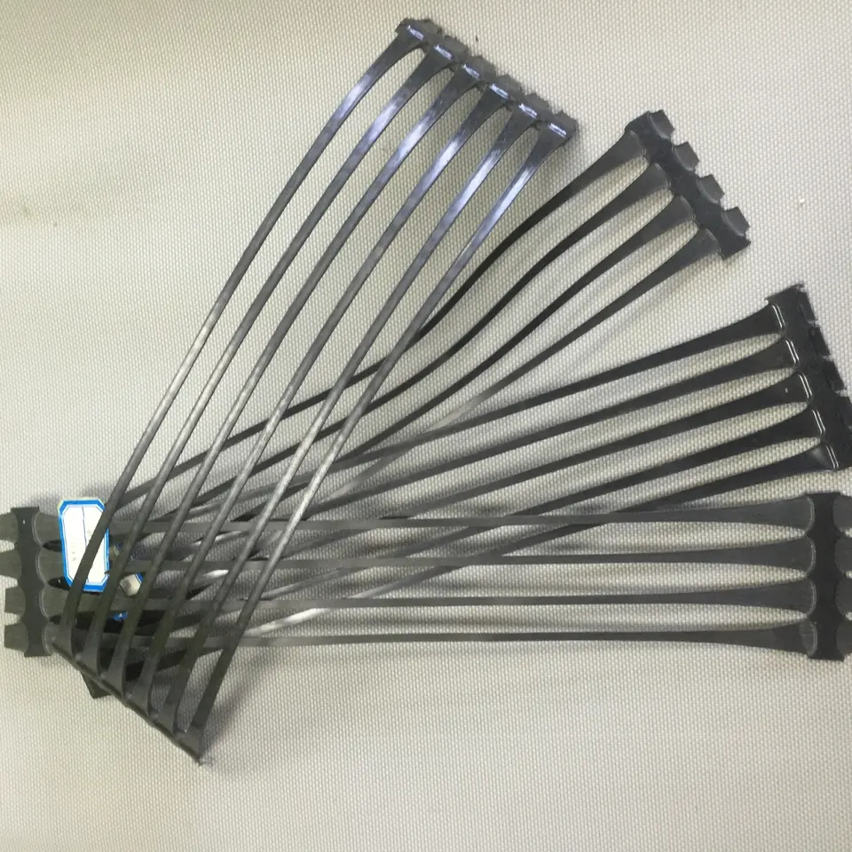 Plastic PP Biaxial Uniaxial Geogrid 15kn/m 20kn/m 30kn/m 40kn/m 50kn/m 80kn/m 120kn/m for Road Reinforcement - Image 1